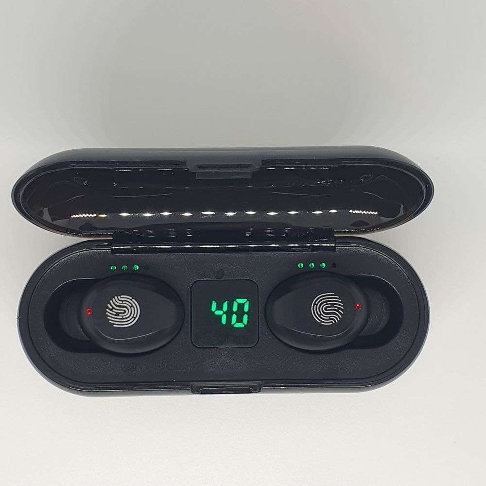 WIRELESS BLUETOOTH EARBUDS AND CHARGING HUB