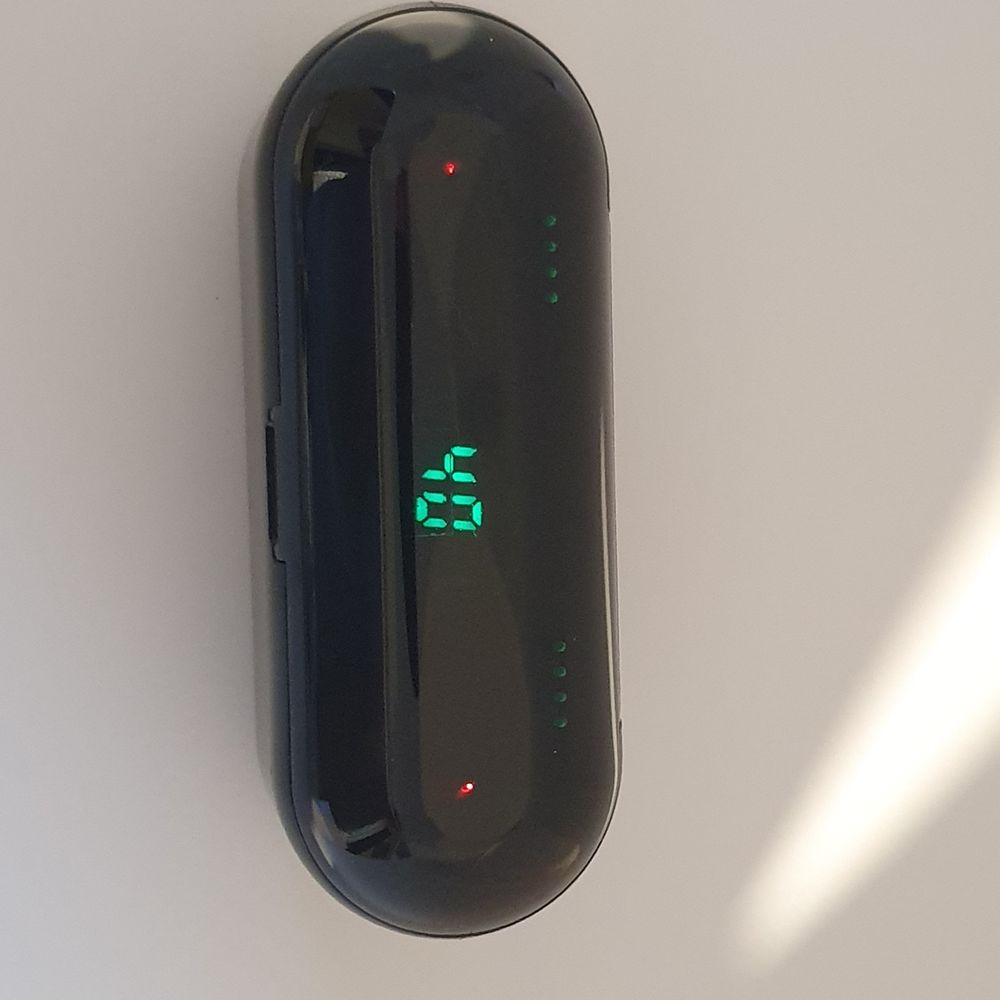 WIRELESS BLUETOOTH EARBUDS AND CHARGING HUB