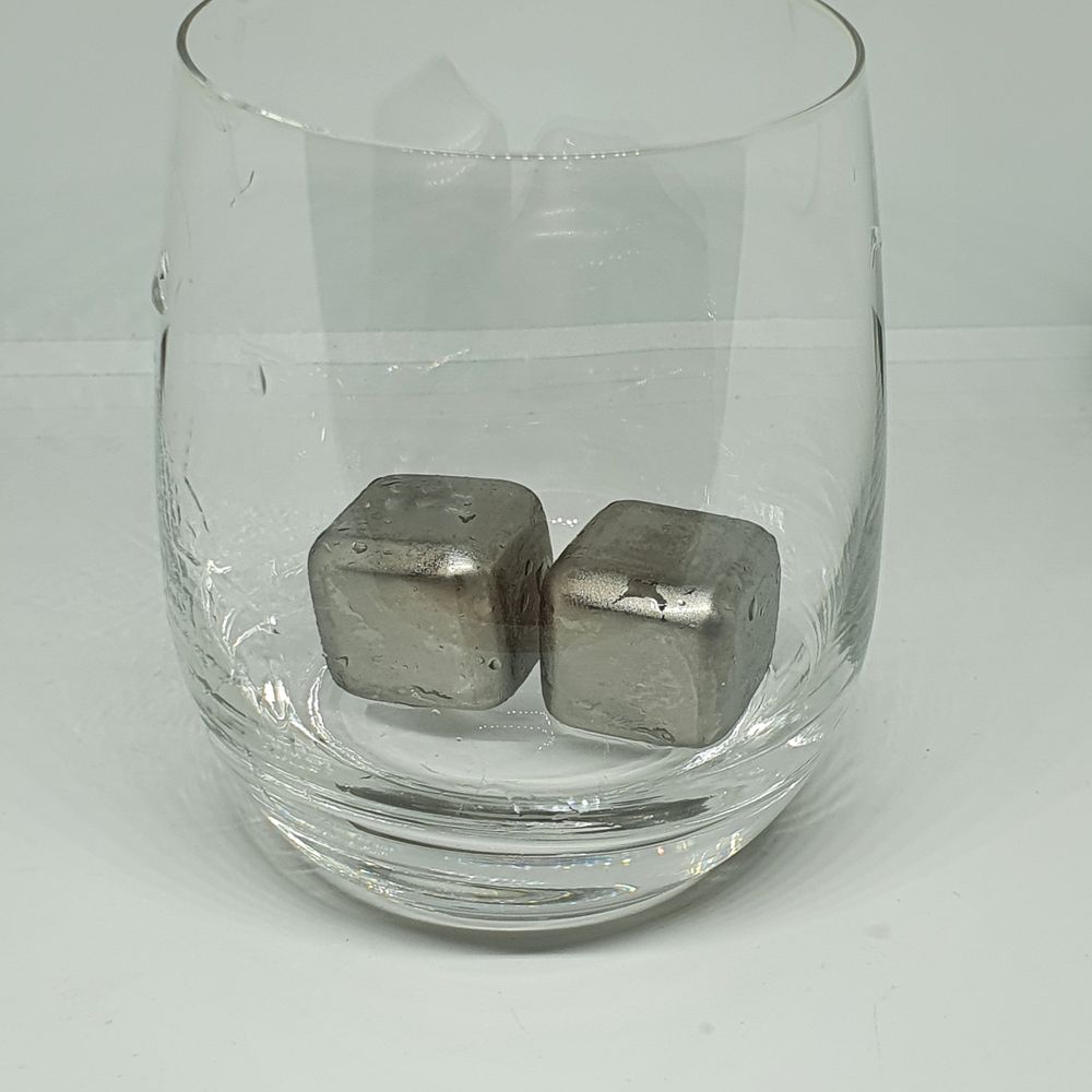 STAINLESS STEEL ICE CUBE KIT - Set of 8 Reusable Chilling Stones