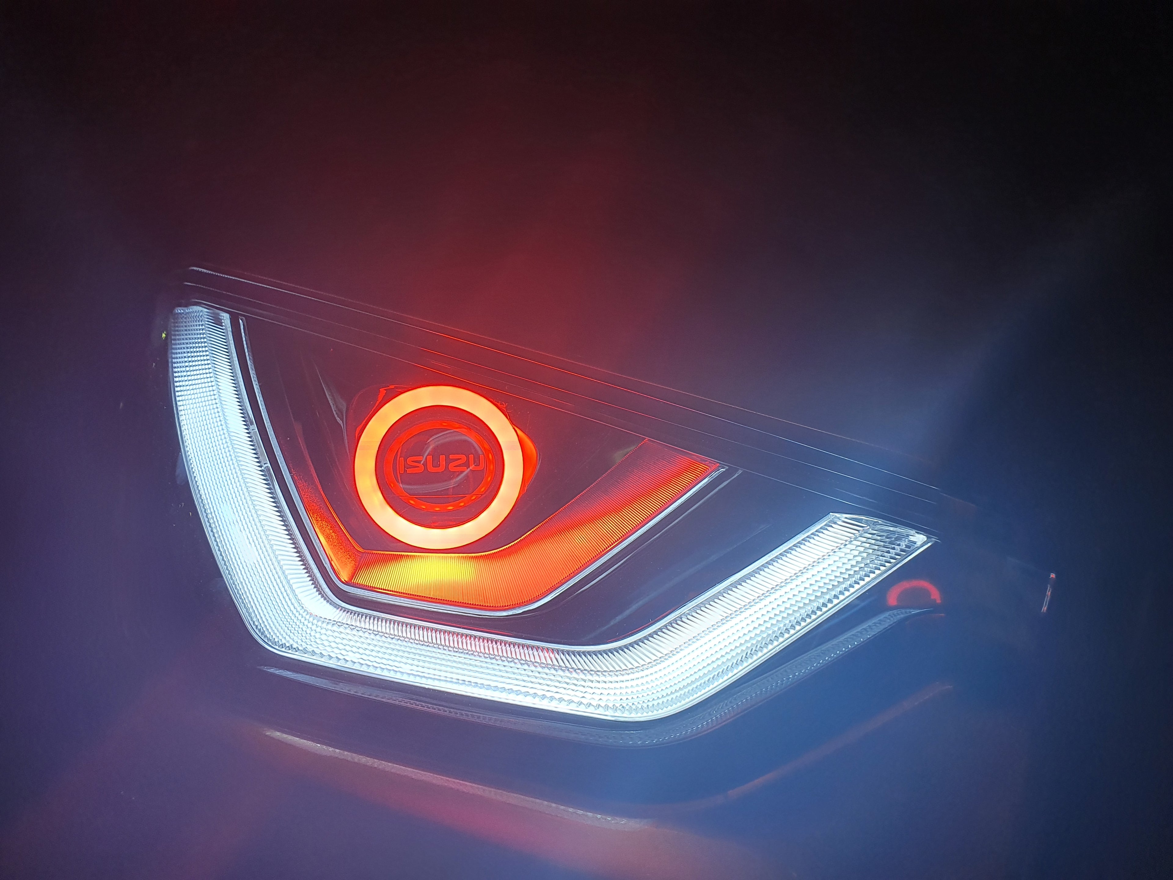 ISUZU D-MAX, LS-M, LS-U, X-TERRAIN - CUSTOM HEADLIGHTS 2020-2023